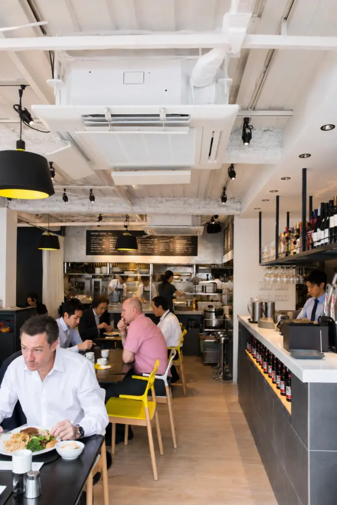GOOD MORNING CAFÉ ＆ GRILL — 10ユニットで構成されたコンテナ店舗