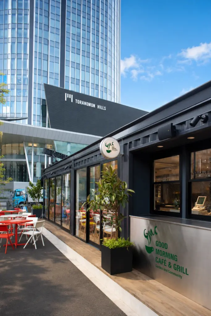 GOOD MORNING CAFÉ ＆ GRILL — 10ユニットで構成されたコンテナ店舗