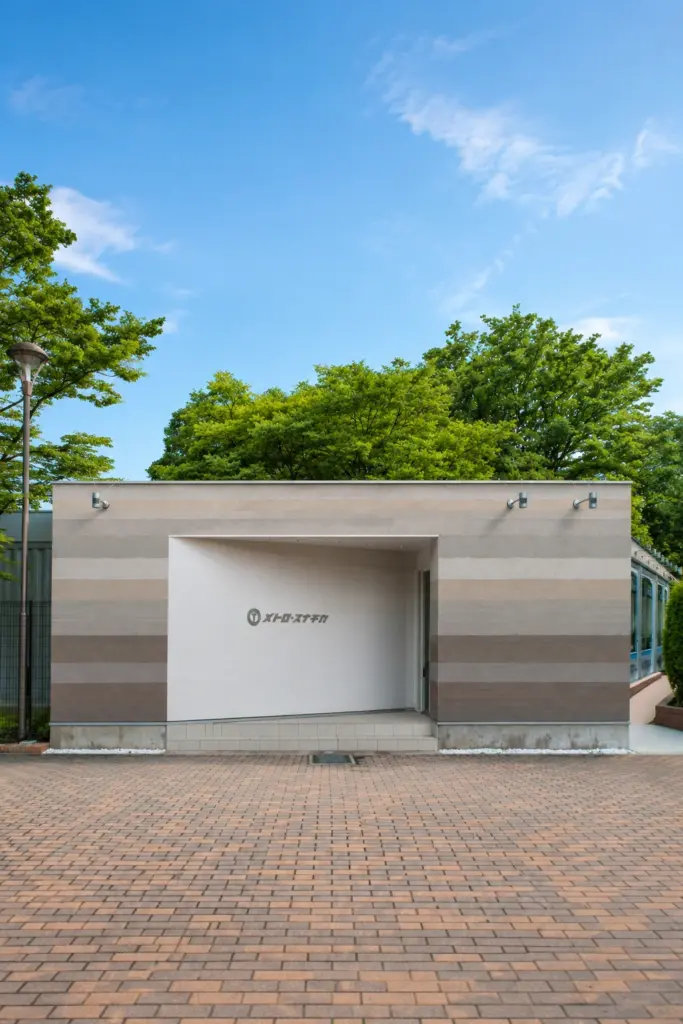 南砂改良工事-メトロ・スナチカ｜コンテナ施設事例 — 入口・展示・トイレ機能を効率的に備えた公共向けコンテナ施設