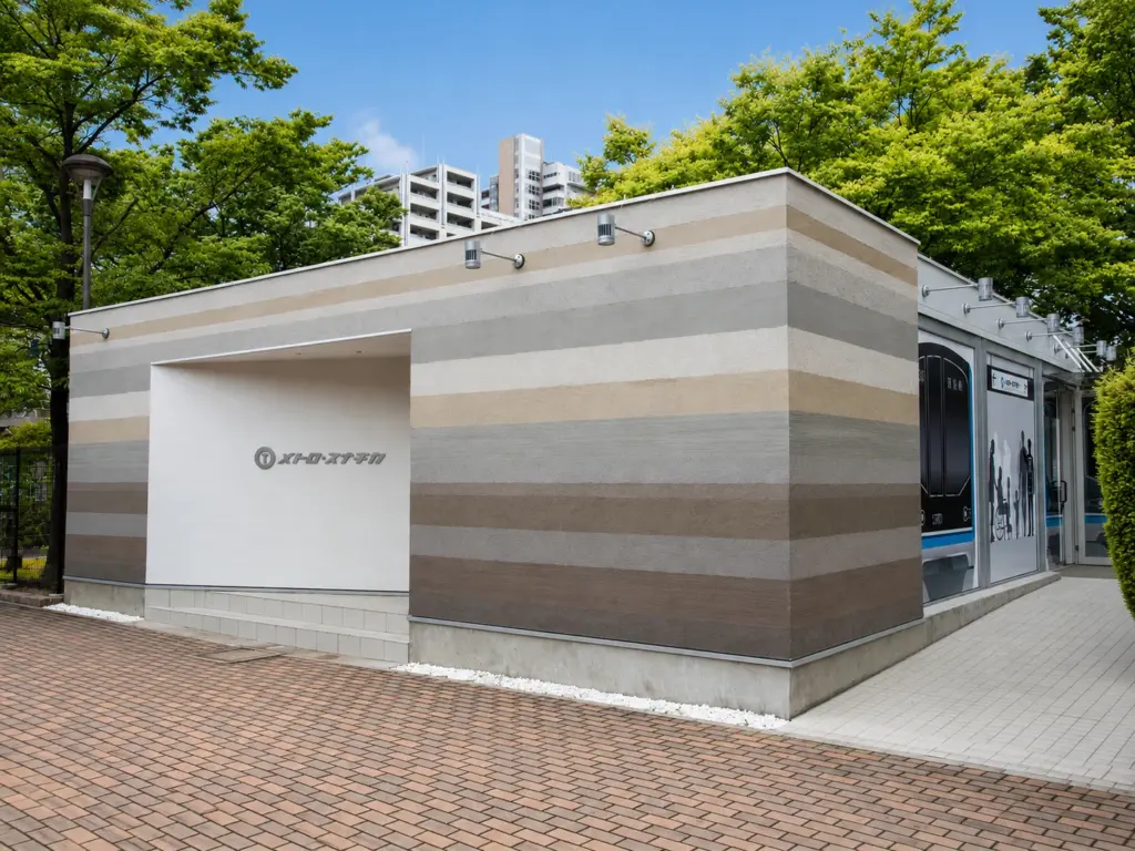 南砂改良工事-メトロ・スナチカ｜コンテナ施設事例 — 入口・展示・トイレ機能を効率的に備えた公共向けコンテナ施設