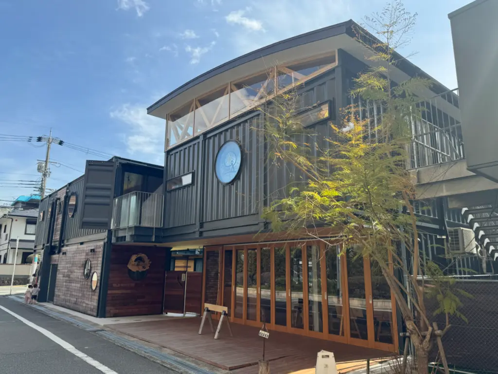 あいぼの幼稚園｜コンテナ幼稚園事例 — 短工期で設置できる4ユニット構成
