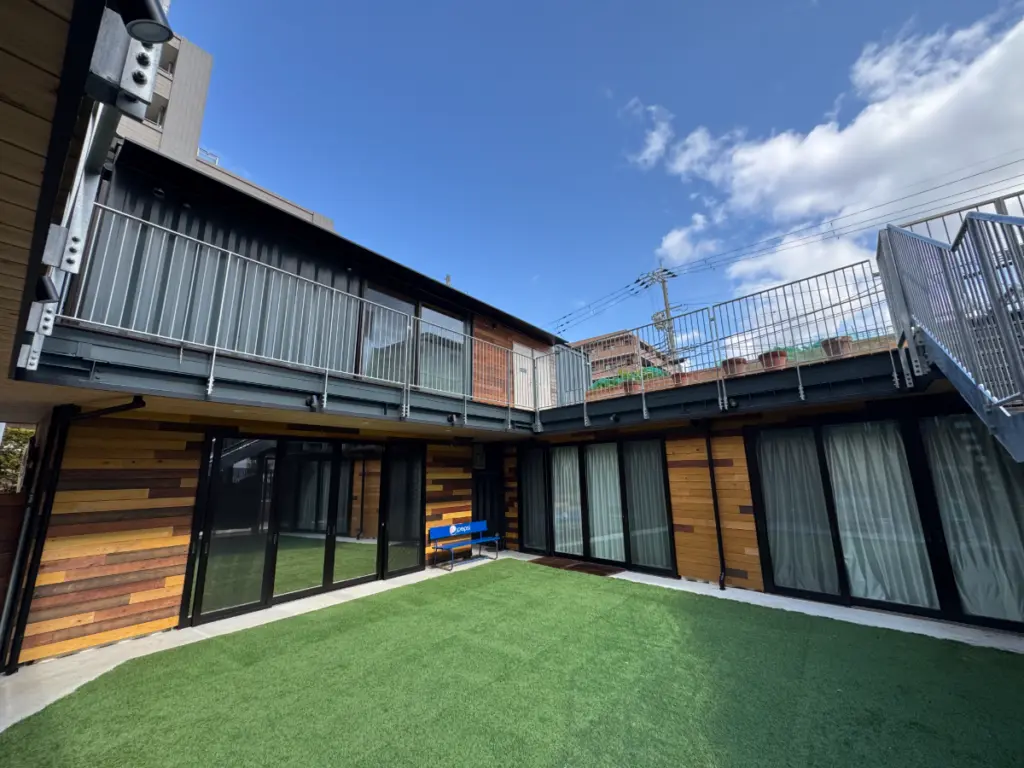 あいぼの幼稚園｜コンテナ幼稚園事例 — 短工期で設置できる4ユニット構成