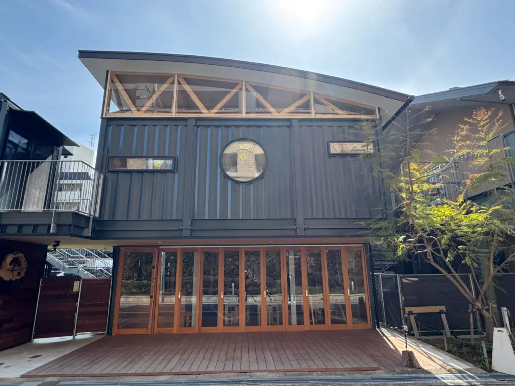 あいぼの幼稚園｜コンテナ幼稚園事例 — 短工期で設置できる4ユニット構成