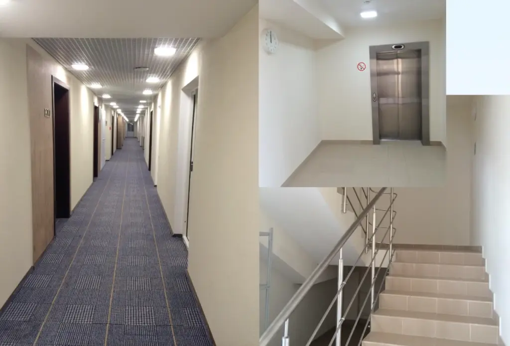 モジュールホテルの客室階廊下。256ユニットを接合して連続空間を構成、自社工場製造のモジュール建築。 模块化酒店客房层走廊。接合256个模块构成连续空间，自有工厂制造的模块化建筑。